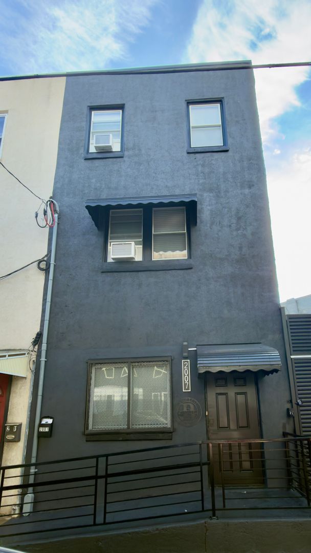 Philadelphia Apartment: 2007 N Front st