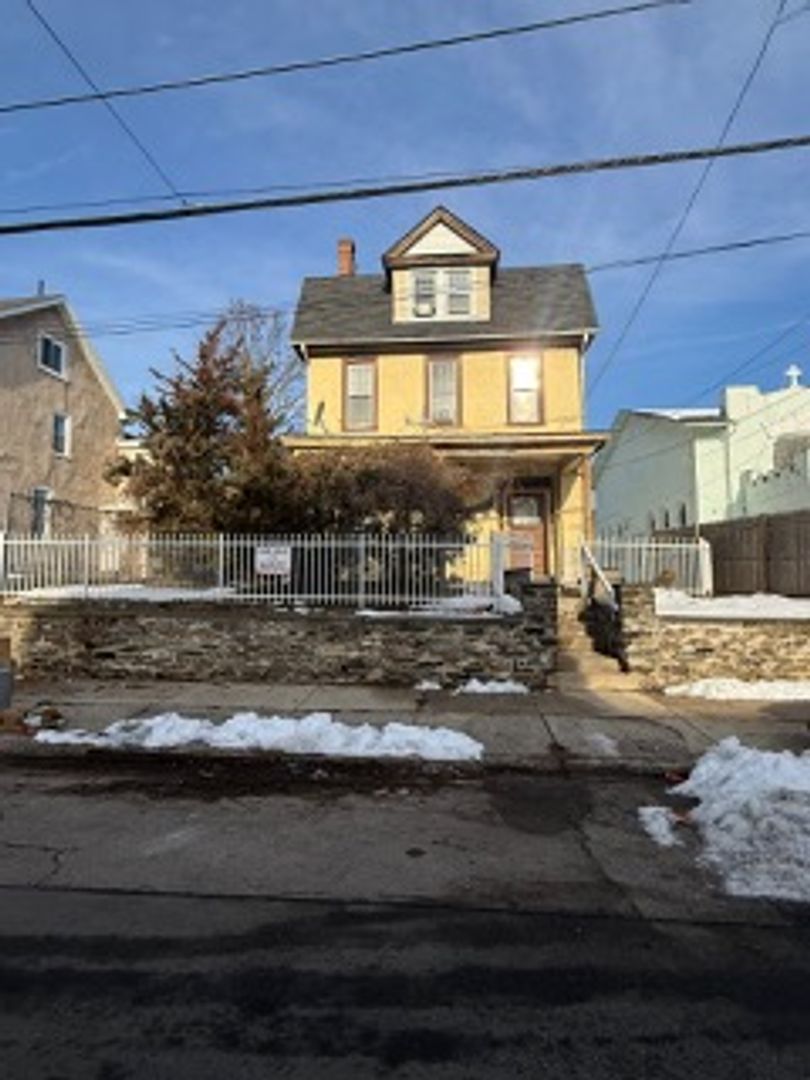 Philadelphia Apartment: 321 E Price St