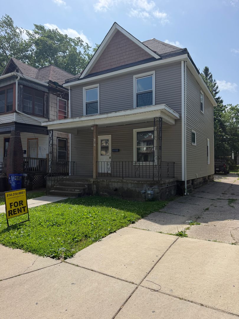 Erie House: 747 E 6th