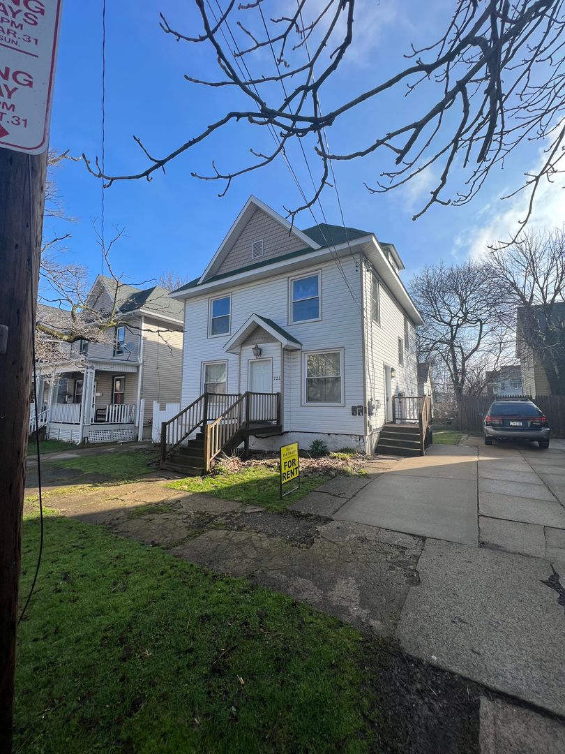 Erie Apartment: 721 POPLAR