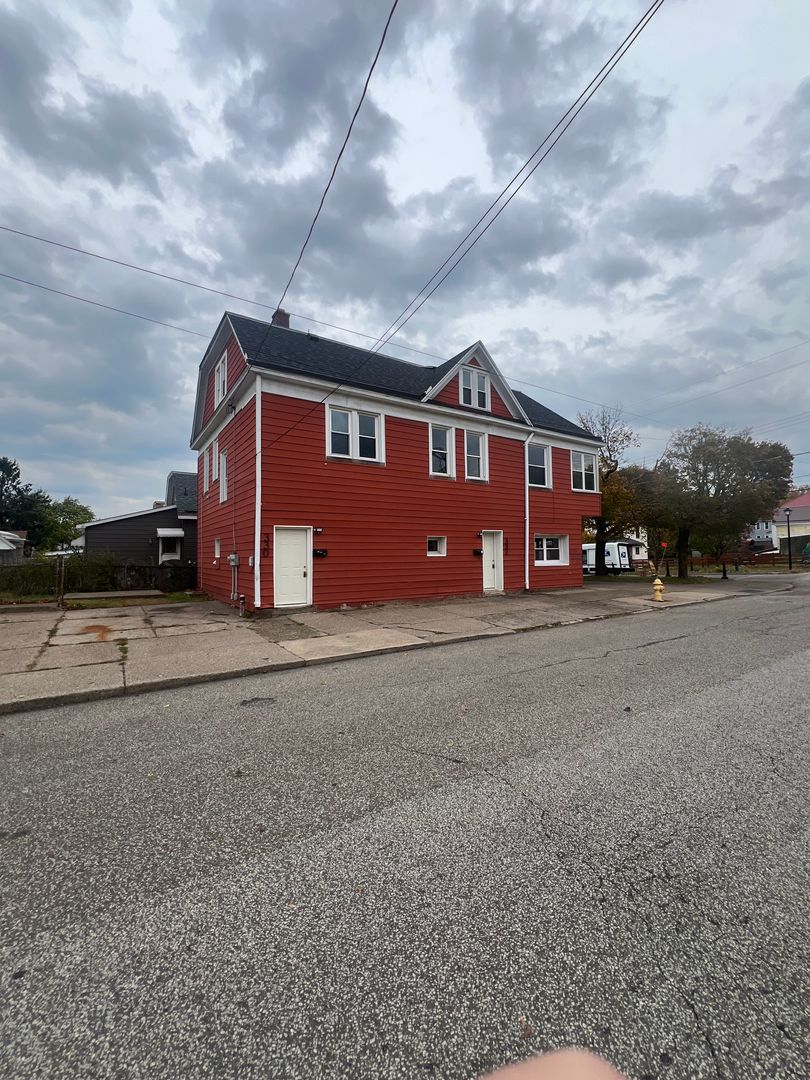 Erie Apartment: 330-32 PARADE