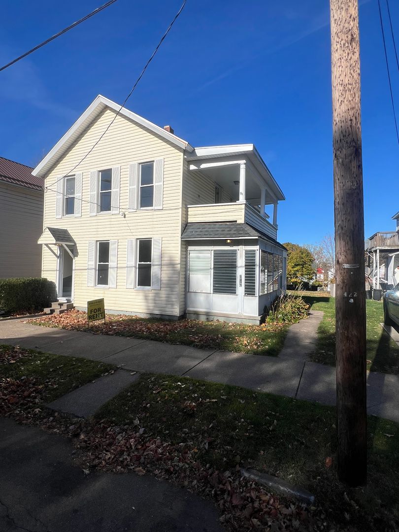 Erie Apartment: 418 E 5TH