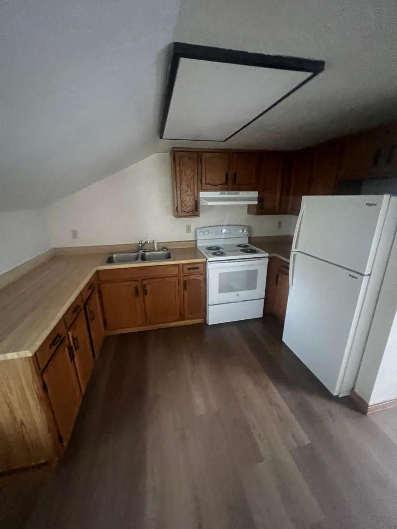 Erie Apartment: 346 E 2nd St