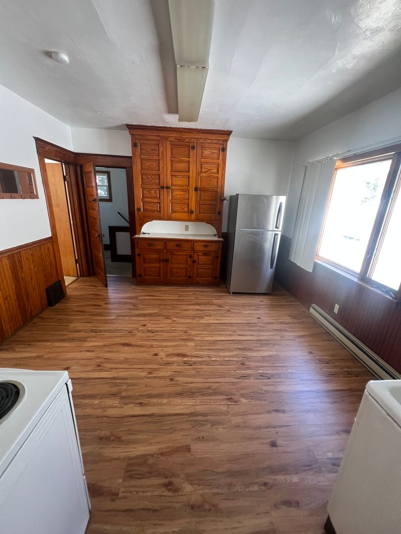 Erie Apartment: 810 Hess St