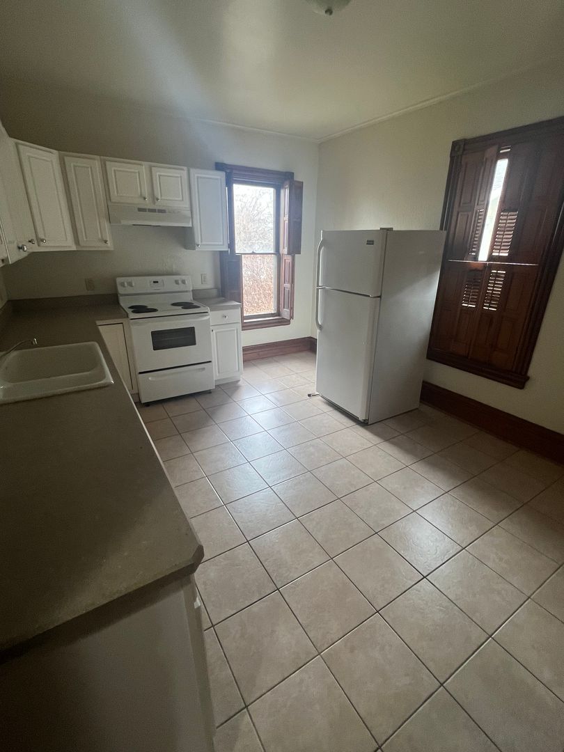 Erie Apartment: 354 W 9TH