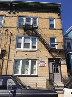 $1,575 / 1br - NO BROKERS FEE!! 1 BR APT@ 123 WEST 54ST ST (BAYONNE) – photo 1