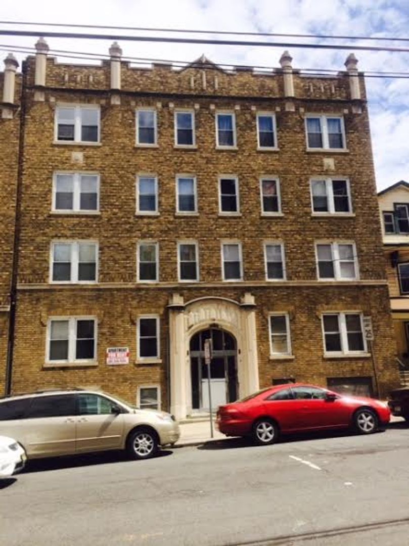 Jersey City Apartment: 148 Kensington Avenue