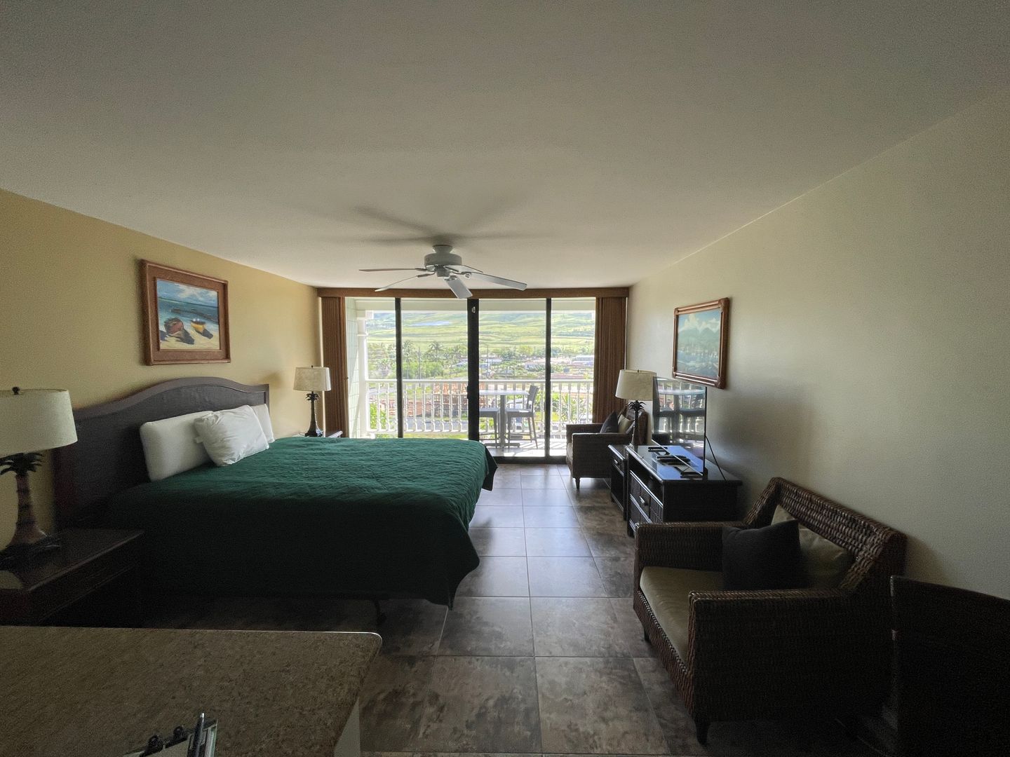 Lahaina Condo: 475 Front Street
