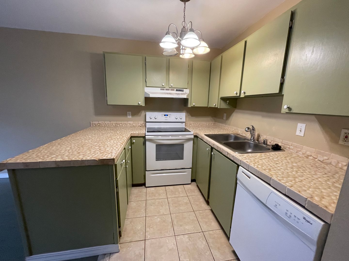 Lahaina Condo: 3740 Lower Honoapiilani Rd #F-105