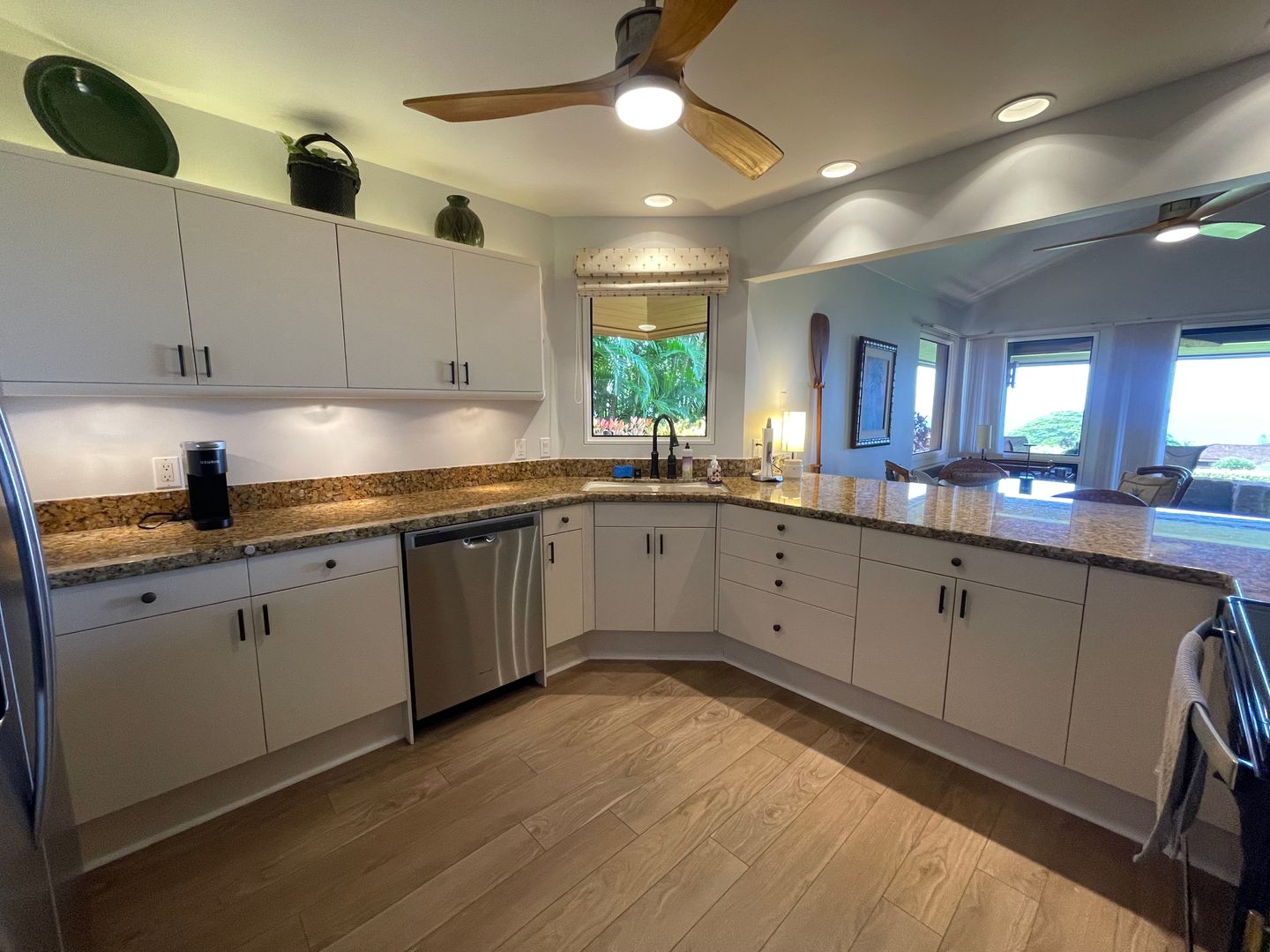 Lahaina Condo: 50 Puu Anoano St. #3607