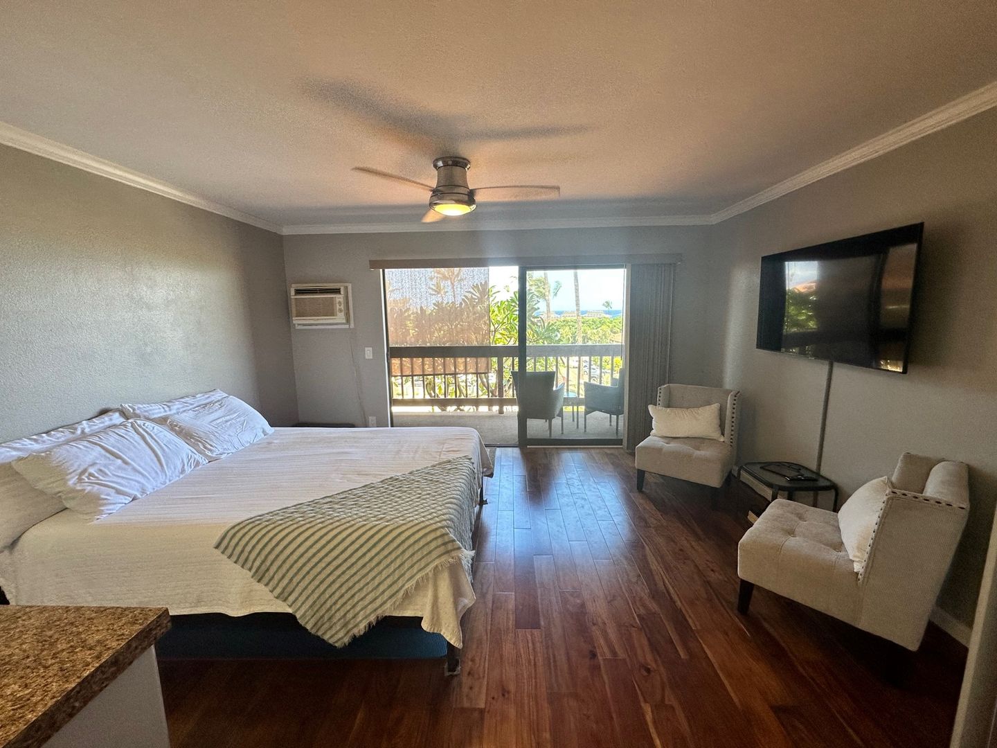Lahaina Condo: 3740 Lower Honoapiilani Road #C-208