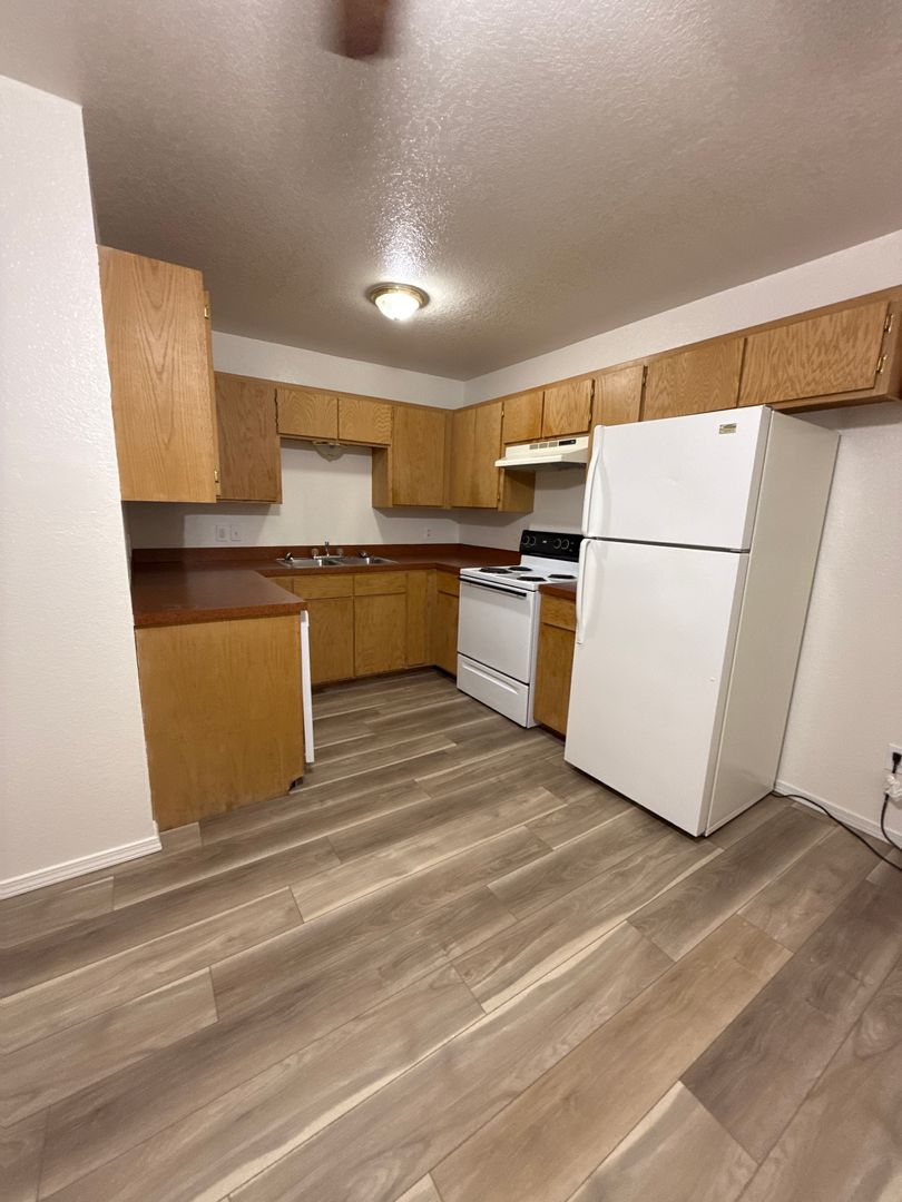 Van Buren Apartment: 617 S 6TH