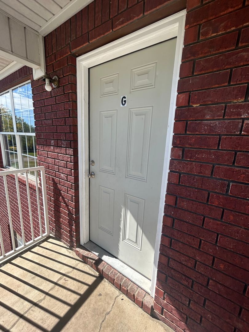 Mansfield Apartment: 304 Cole Street