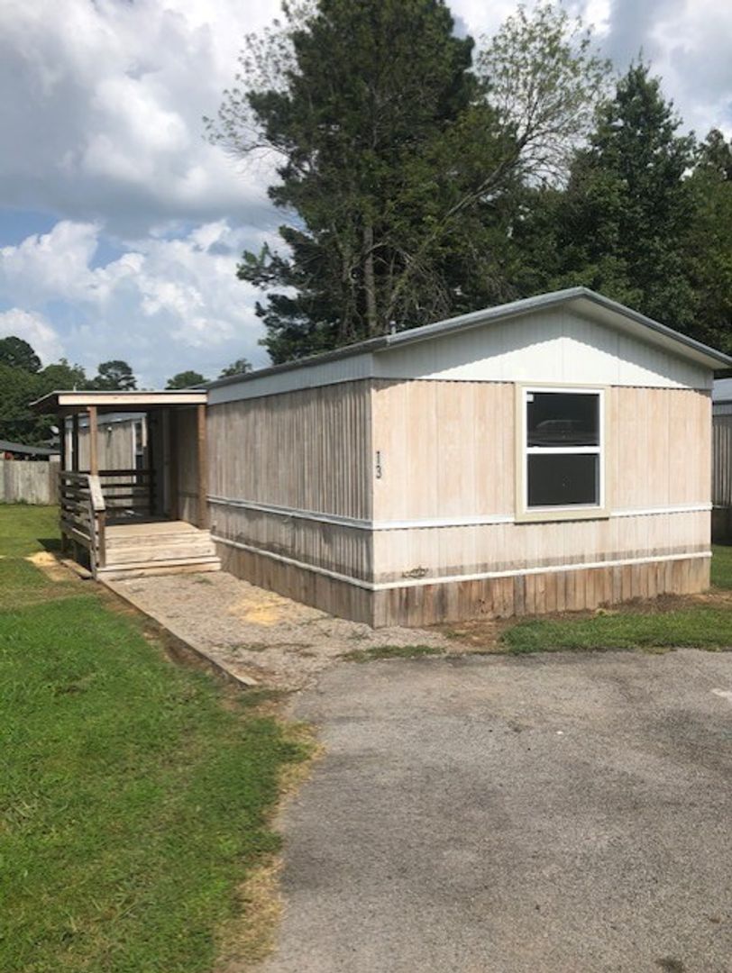 LAVACA Apartment: 1307 W. MAIN STREET