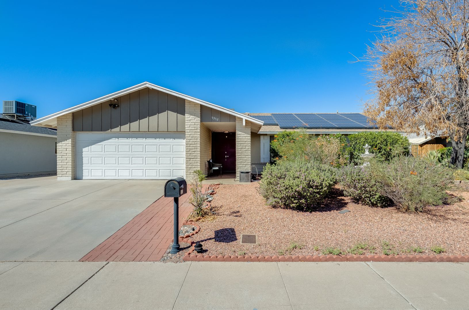 GLENDALE House: 5352 W PORT AU PRINCE LN