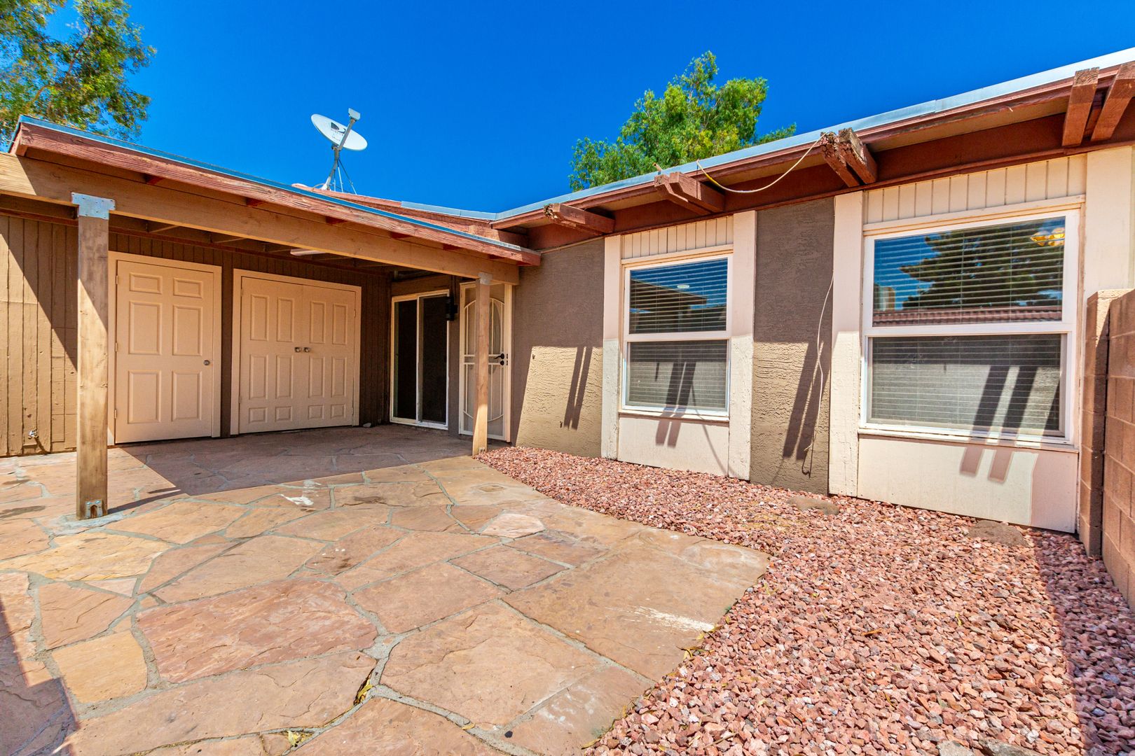 Mesa House: 601 N May #22