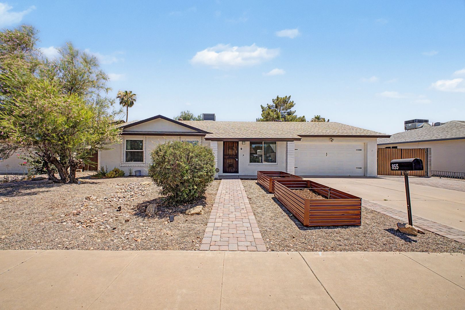 mesa House: 855 W LINDNER AVE
