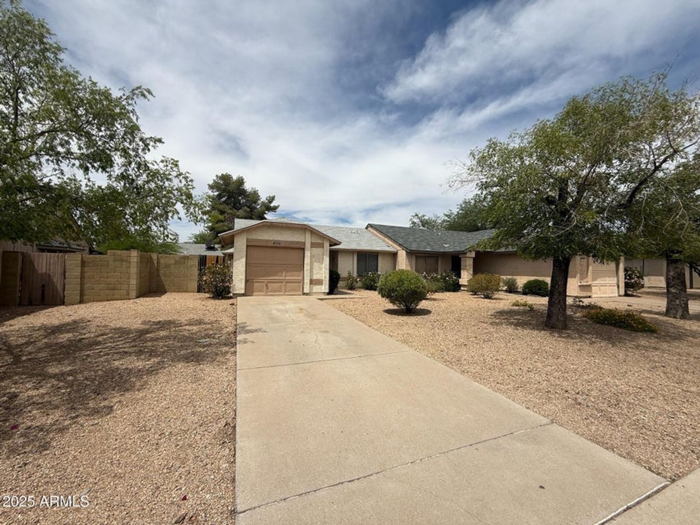 GREAT LOCATION 2 BR/1BA updated duplex