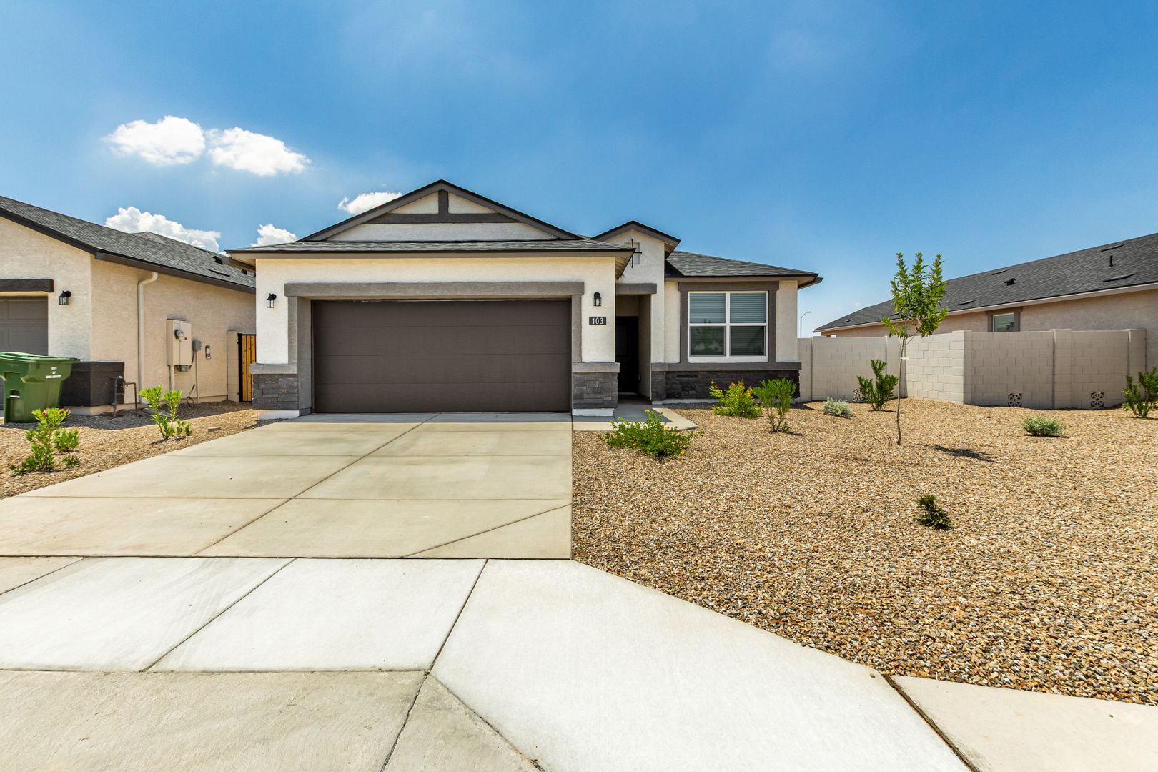 Casa Grande House: 103 S COLLIER LN S