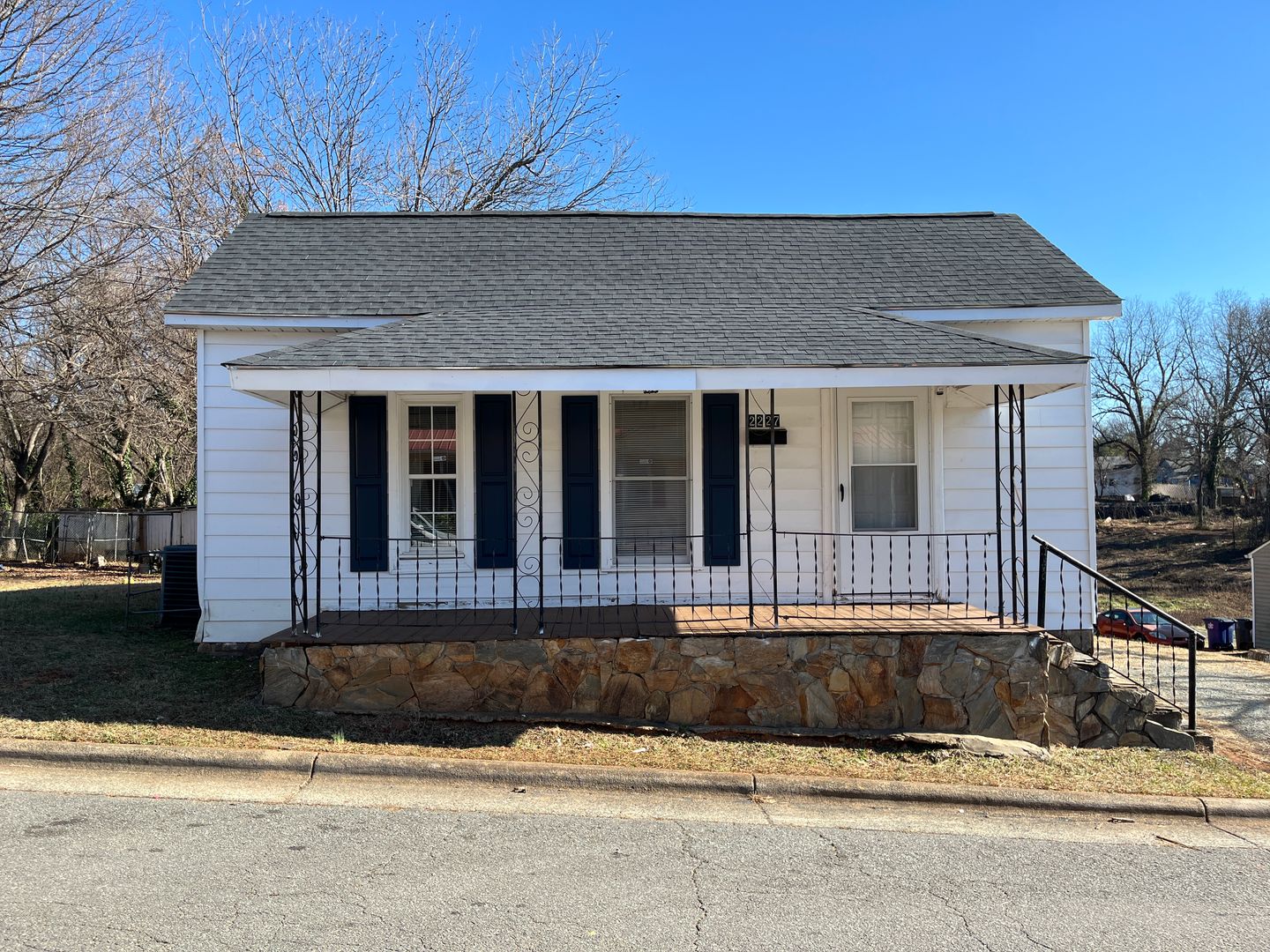 Winston Salem House: 2227 Sunshine Ave
