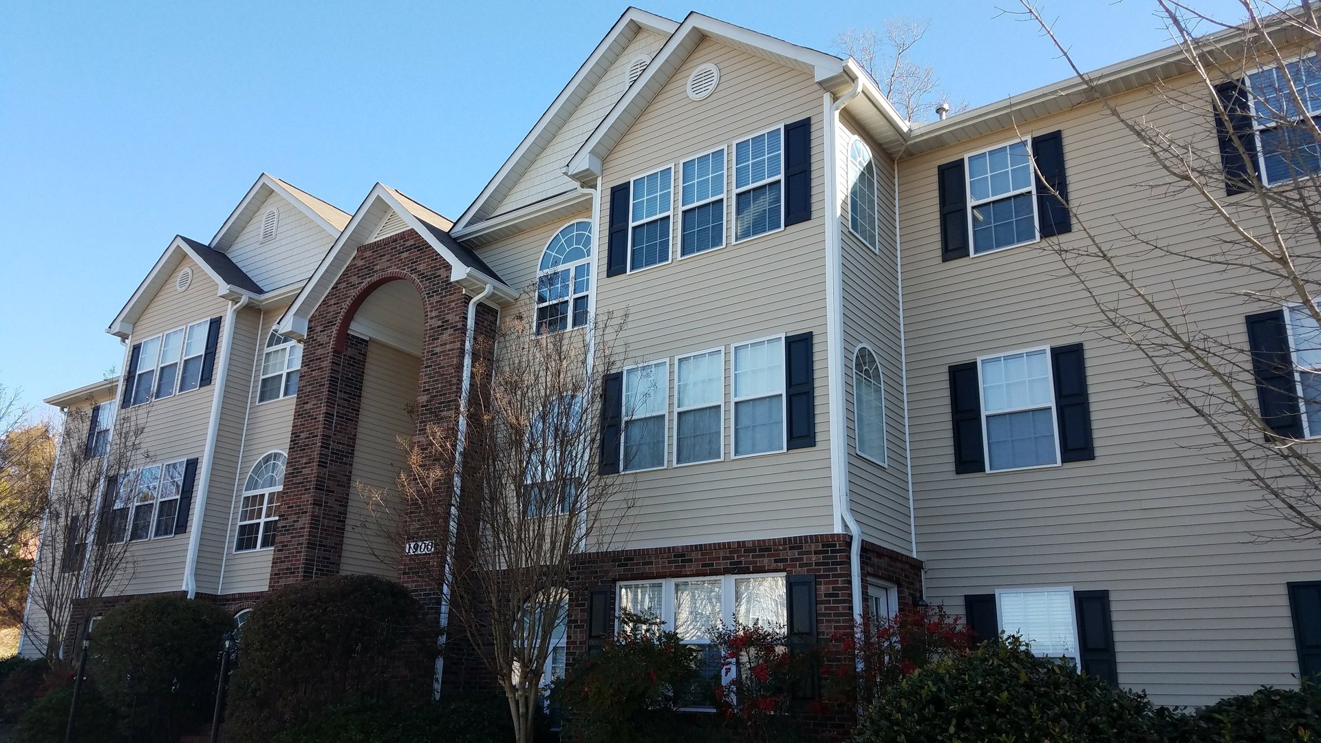 Winston Salem House: 1933 Salem Bluff Drive