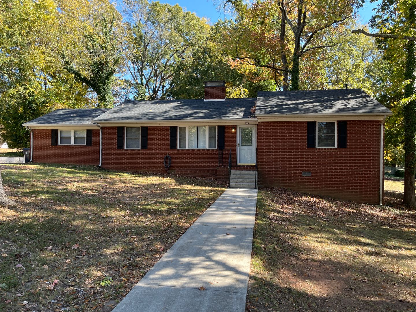 Lexington House: 105 Glenwood Dr