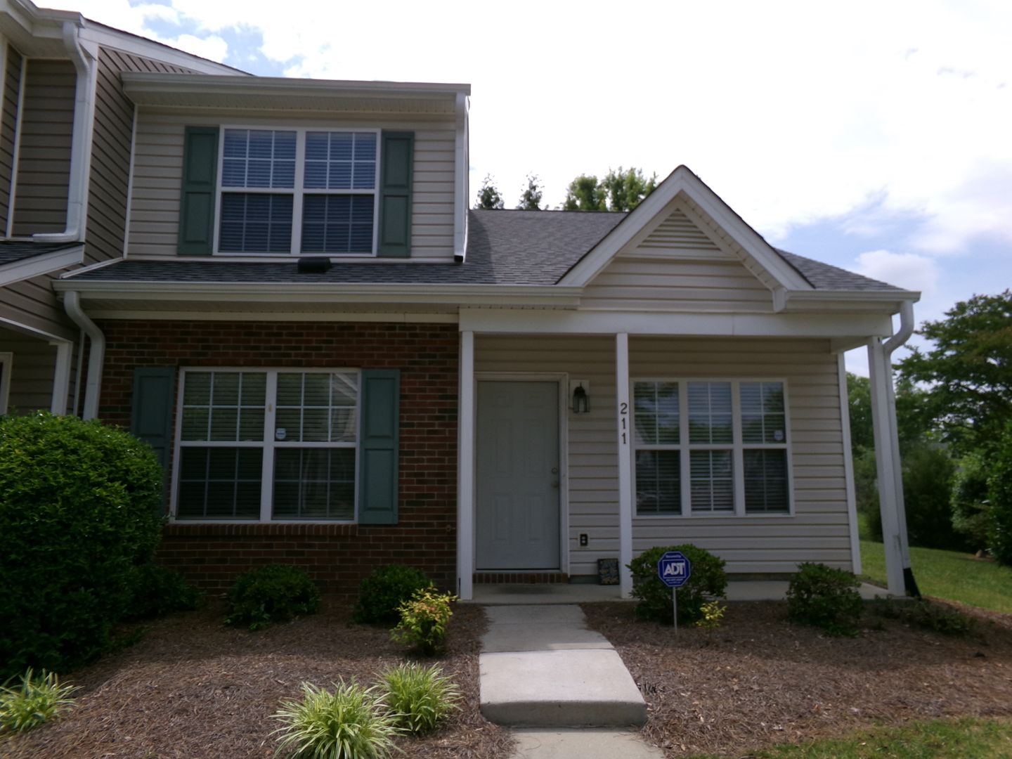 Greensboro Townhome: 211 Malamute Ln