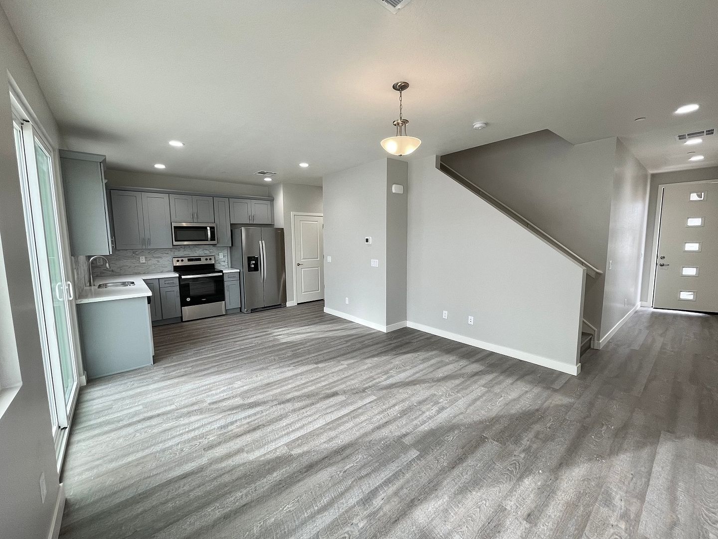 Phoenix Apartment: 11 East Dobbins Road
