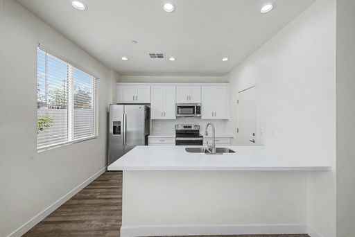 Modern South Phoenix Townhome Near South Mountain – photo 1