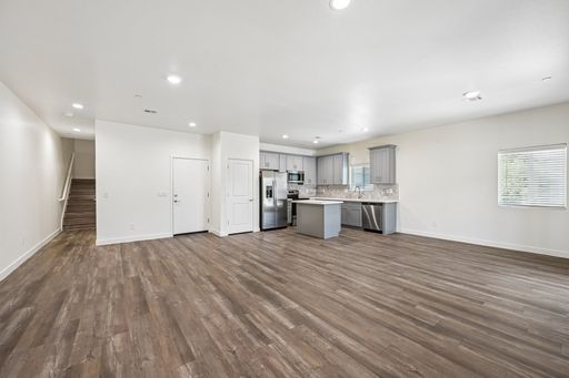 Beautiful 3 bed 2.5 bath townhomes – photo 1