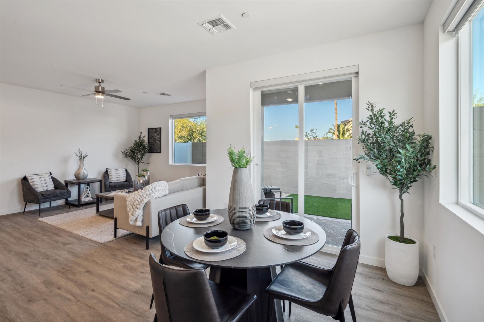 Phoenix Townhome: 2119 E. Voltaire Ave