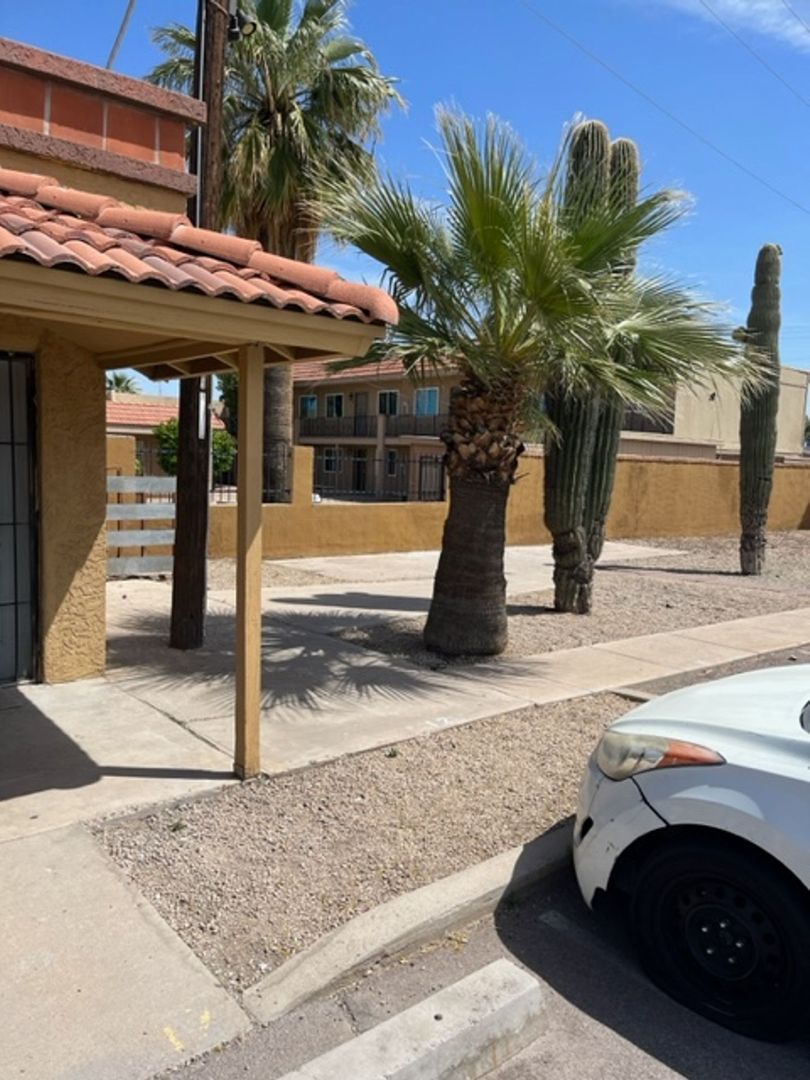 Avondale Apartment: 1223 N Dysart Rd.