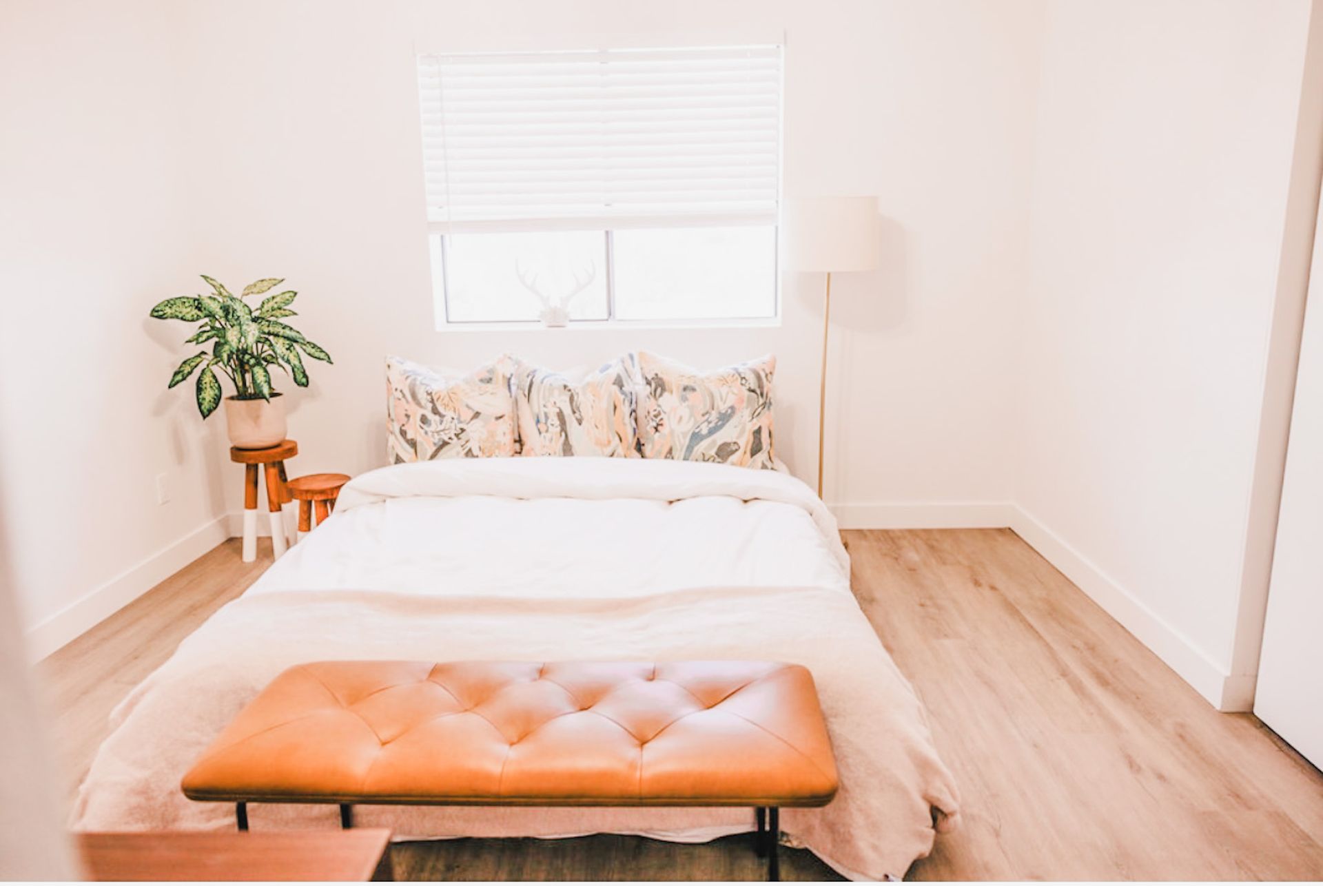 Mesa Apartment: 830 N Alma School Rd