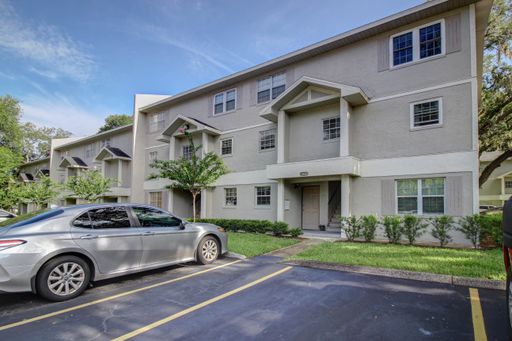 Townhouse with Pool View on the USF shuttle route – photo 1