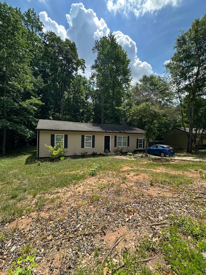 Athens House: 175 Sarsen Circle