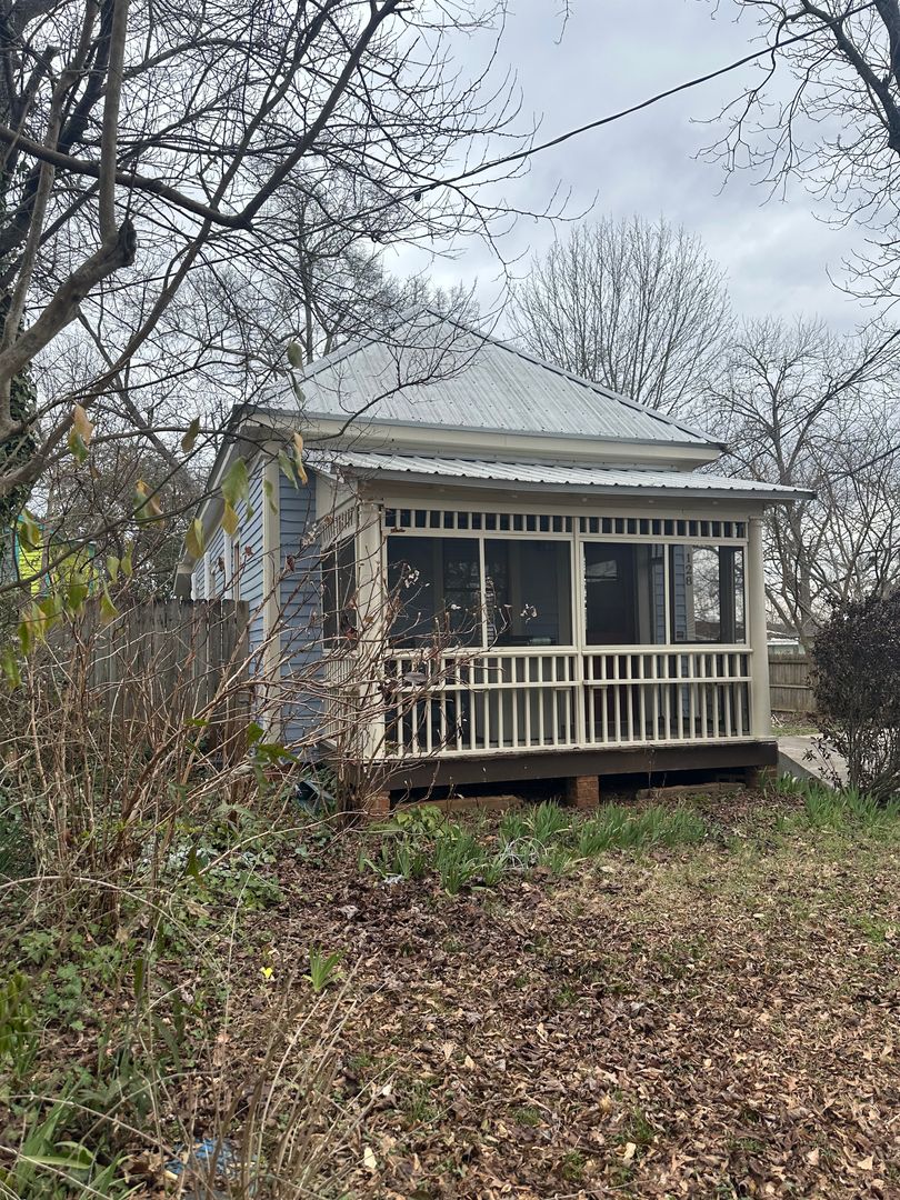 Athens House: 128 Nantahala Ext.