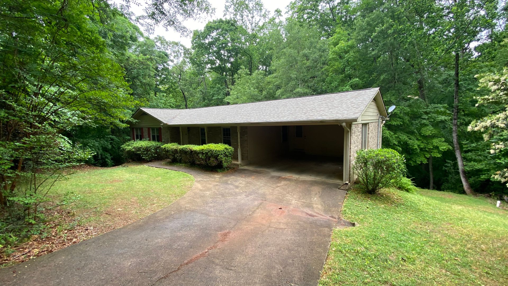 Athens House: 375 Segrest Circle