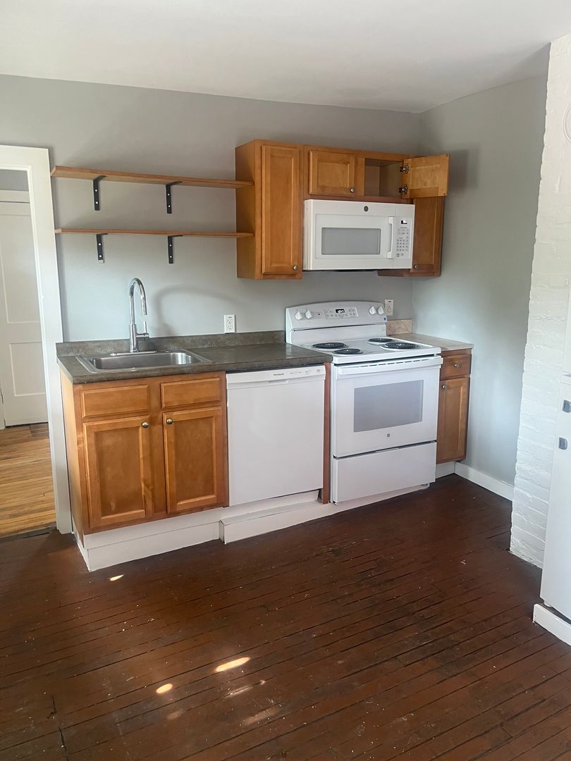 Burlington Apartment: 137 North Winooski Ave.