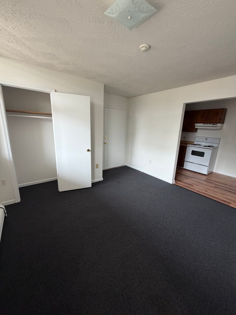 Colchester Apartment: 279-363 Ethan Allen Ave.