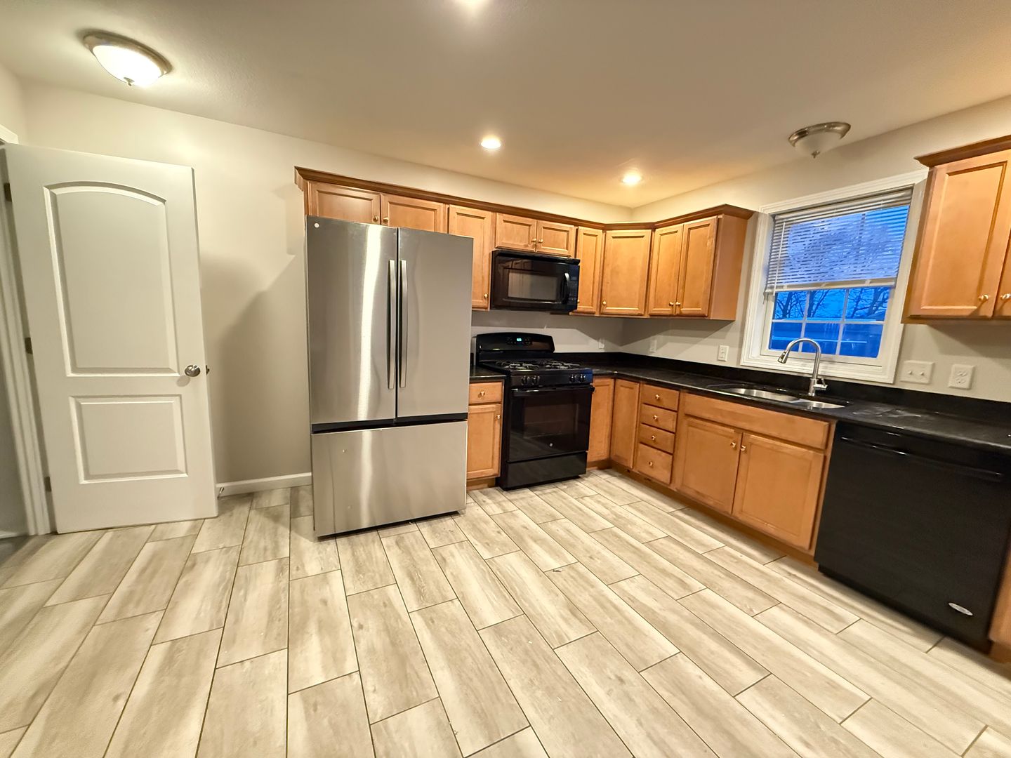 Springfield Apartment: 1138-1140 Boston Road