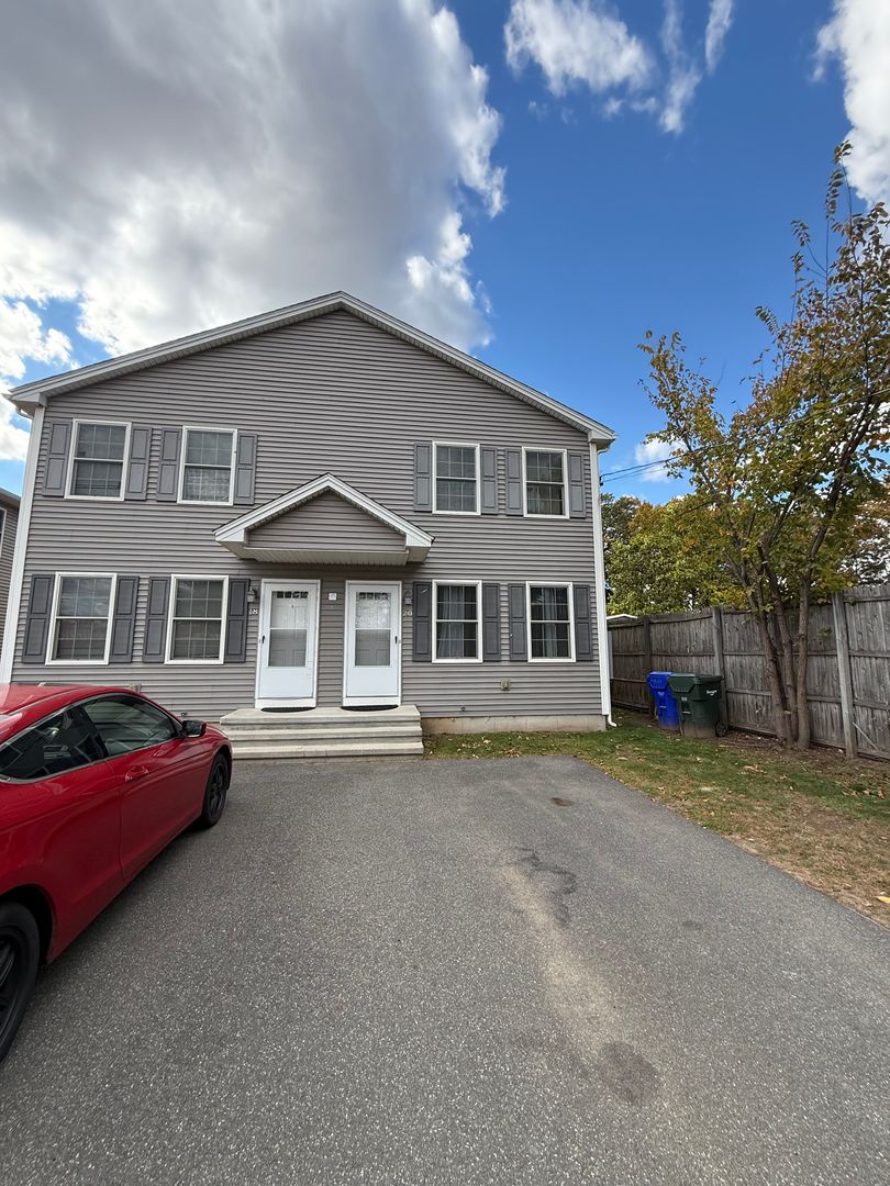 Springfield Apartment: 18-20 Pine Grove St