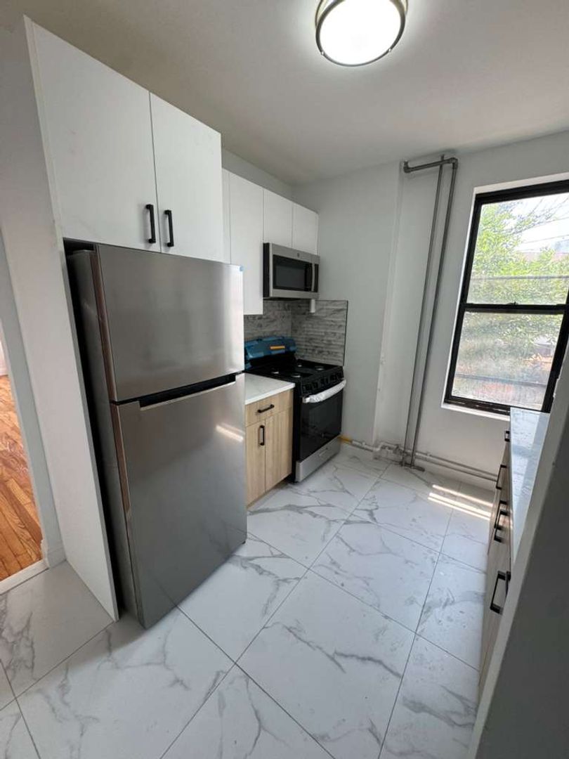 Ridgewood Apartment: 63-56 Forest Ave