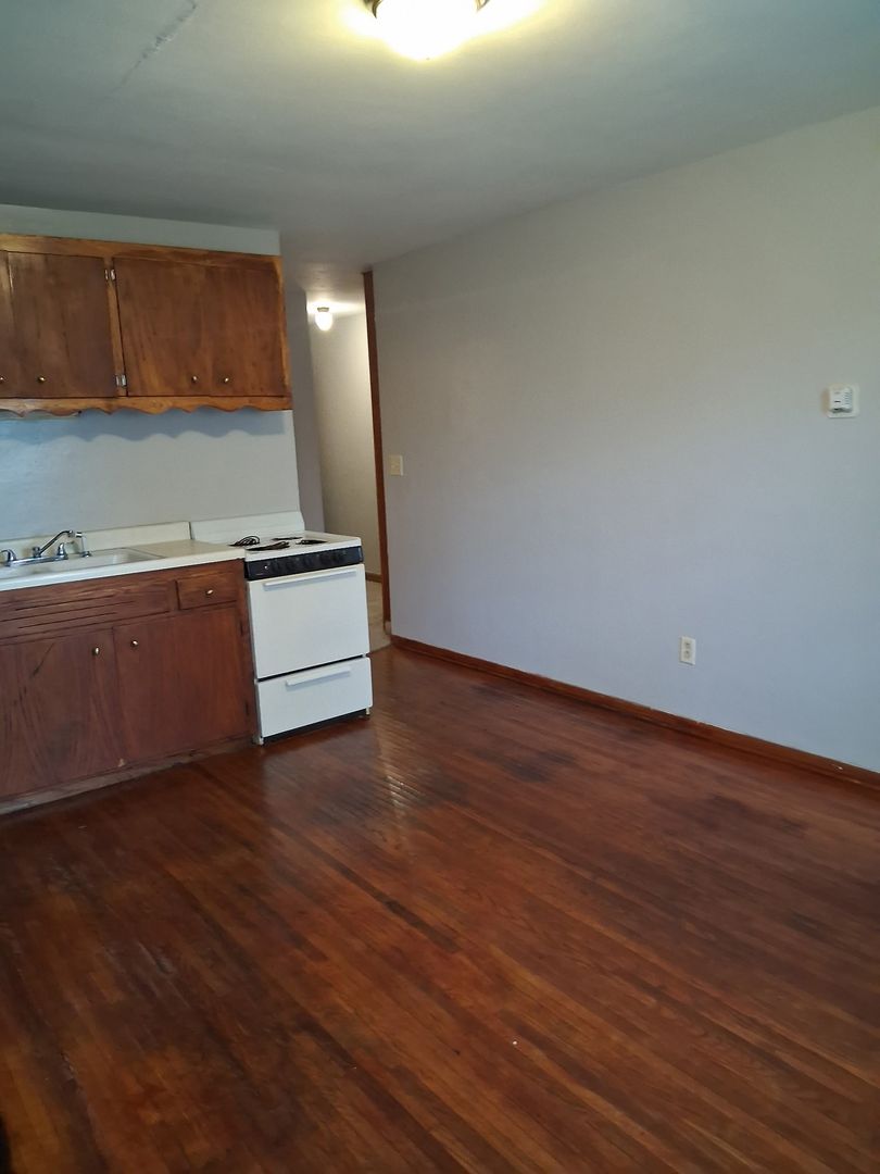Maplewood Apartment: 2637 Stillwater Rd E