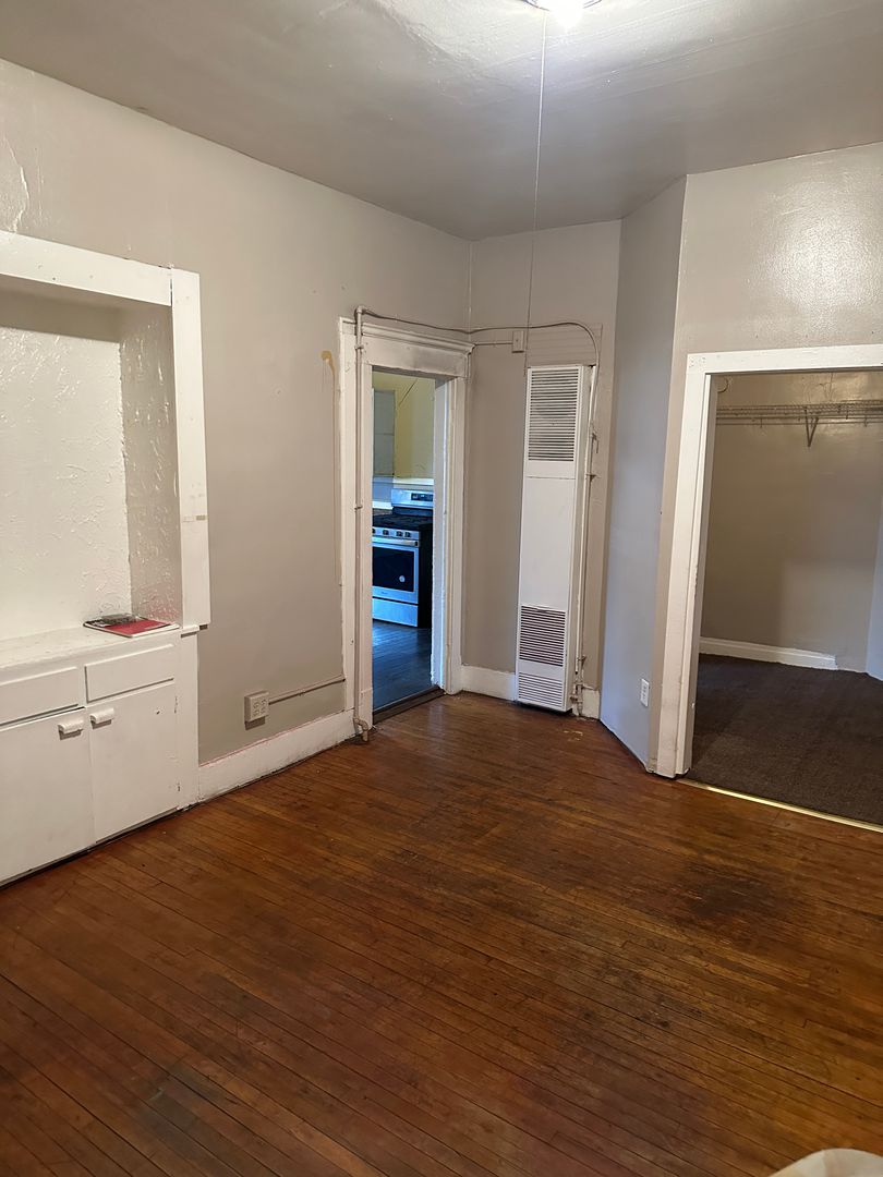 Saint Paul Apartment: 554 Bellows St.
