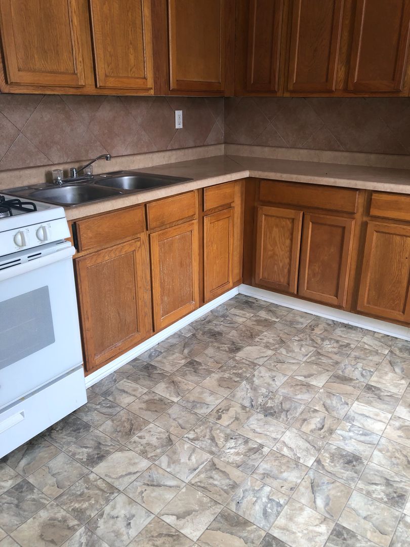 Saint Paul Apartment: 554 Bellows St.