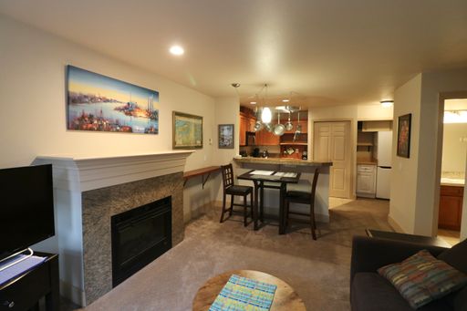 Uptown Queen Anne - Fully Furnished 1 bedroom with Parking - 90 day minimum stay! – photo 1