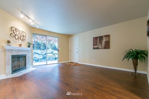 1 Bedroom 1 Bathroom + Amenities in Mountlake Terrace – photo 1