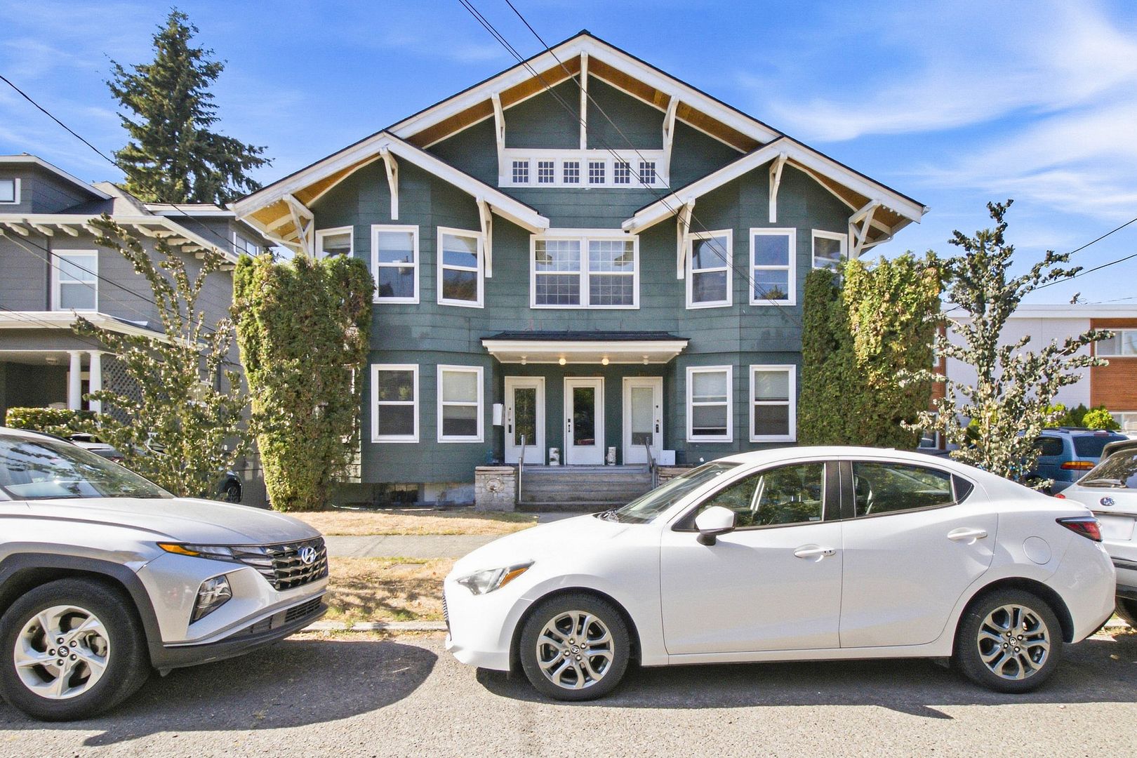 Seattle Apartment: 2111-13 Nob Hill Ave North