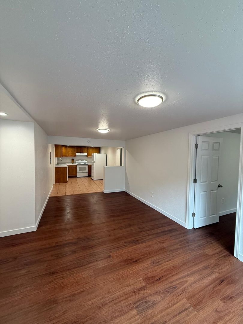 Seattle Apartment: 12326 33rd Ave NE