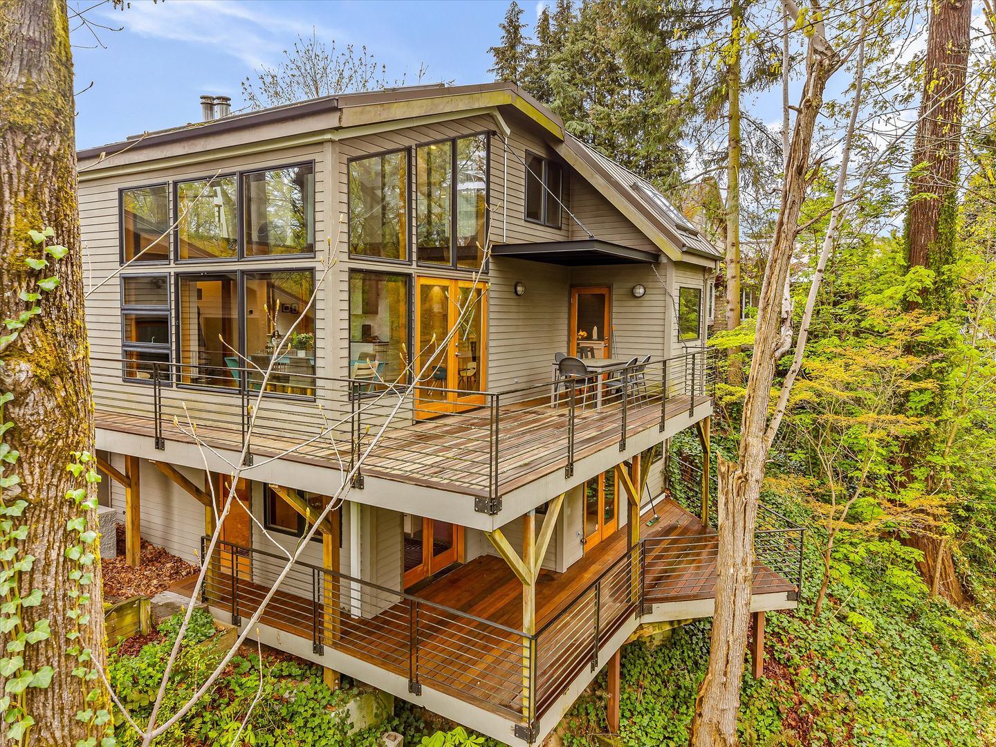 Seattle House: 6100 Ravenna Ave NE